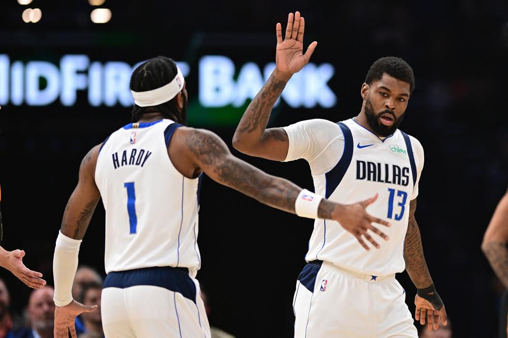 更因为他对 更因为他对